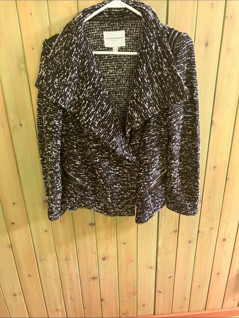 Katherine Barclay Woman’s Sz S Black& White Boucle Knit  Jacket One-snap closure